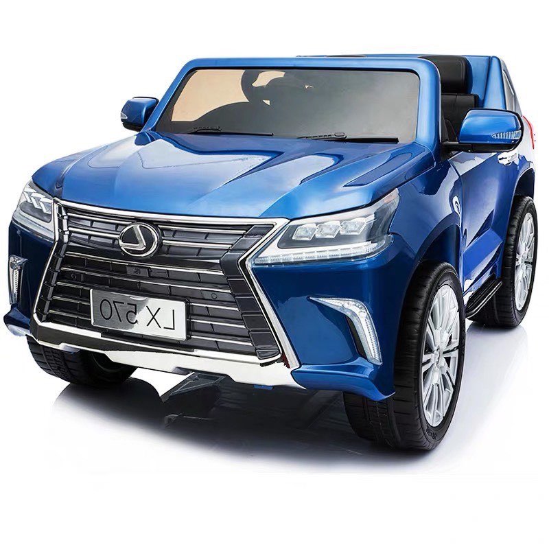 Góc chụp 3/4 phía sau xe điện trẻ em Lexus LX570 màu trắng