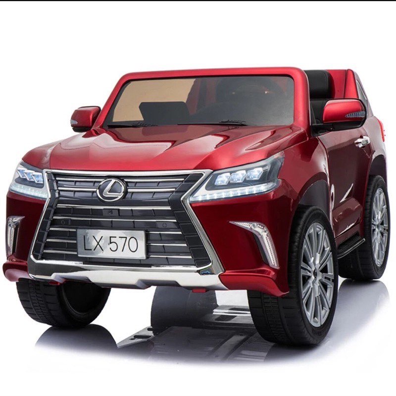 Hình ảnh cận cảnh phần đầu xe điện trẻ em Lexus LX570