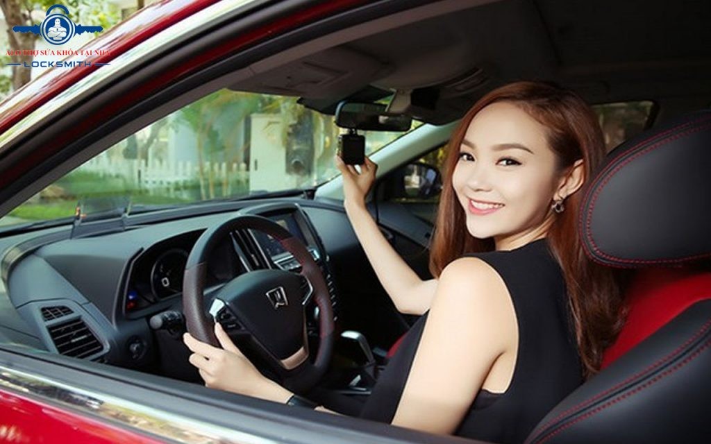 Mơ Lái Xe Ô Tô Đánh Con Gì: Giải Mã Giấc Mơ & Con Số May Mắn