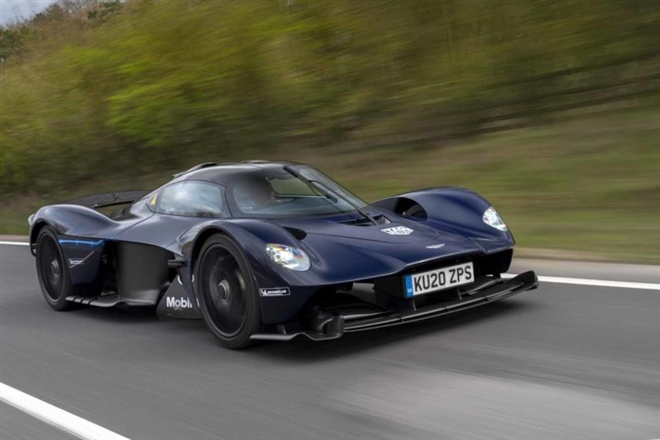 Aston Martin Valkyrie màu xanh dương, siêu xe hợp tác với F1
