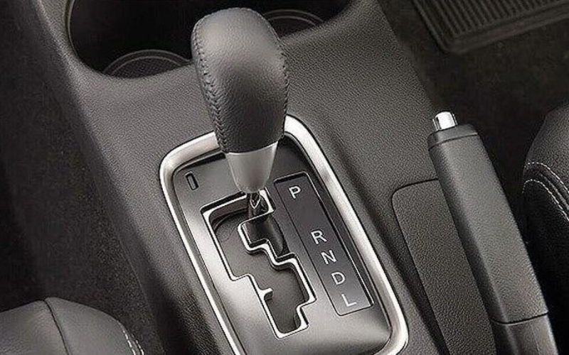 Nguyên tắc lùi xe ô tô số tự động: Hướng dẫn chi tiết cho mọi tài xế