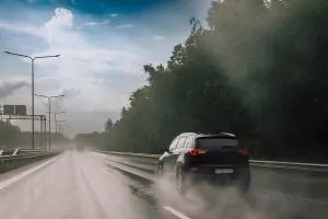 Alt: Xe ô tô dùng xăng gì - Tắt động cơ khi dừng lâu giúp tiết kiệm nhiên liệu hiệu quả