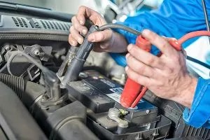 Alt: Xe ô tô dùng xăng gì - Đóng cửa sổ khi chạy nhanh giảm cản gió và tiêu hao nhiên liệu
