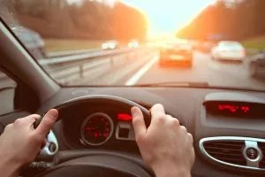 Alt: Xe ô tô dùng xăng gì - Lái xe mượt mà tiết kiệm nhiên liệu