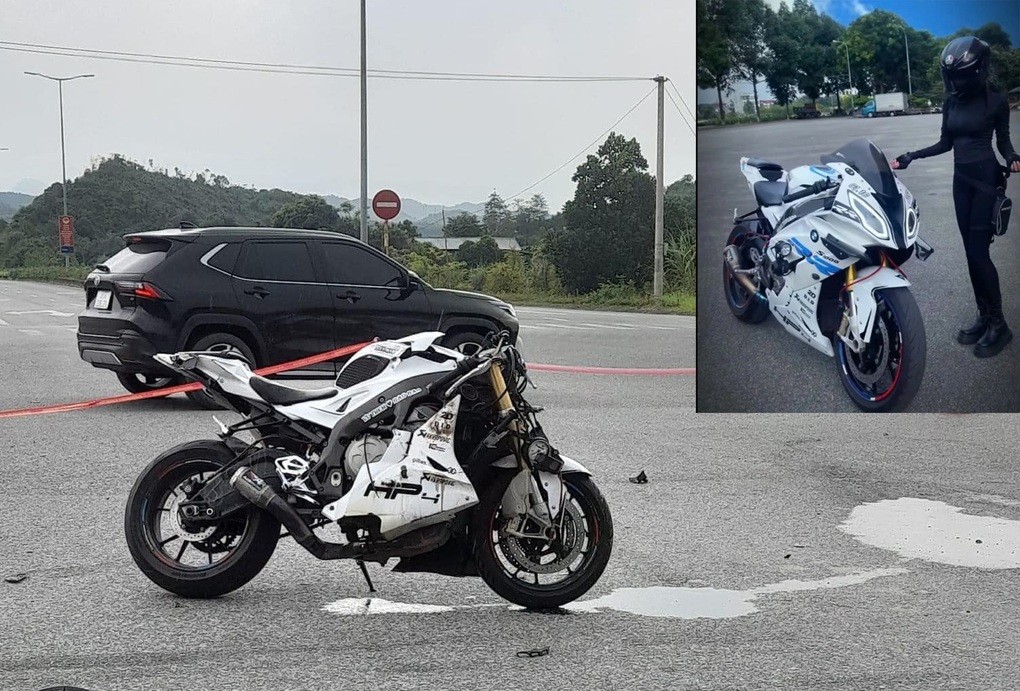 Xe máy phân khối lớn BMW bị hư hỏng nặng sau tai nạn liên quan xe ô tô