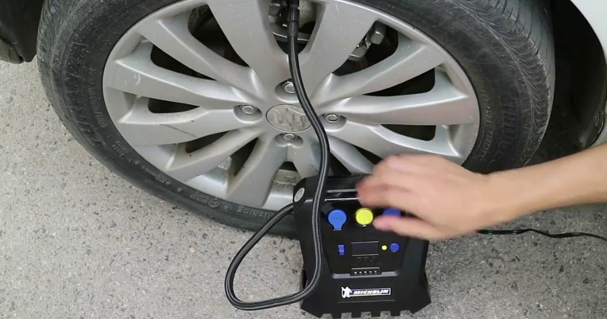 Bơm xe ô tô dự phòng: Thiết bị cứu hộ cần thiết