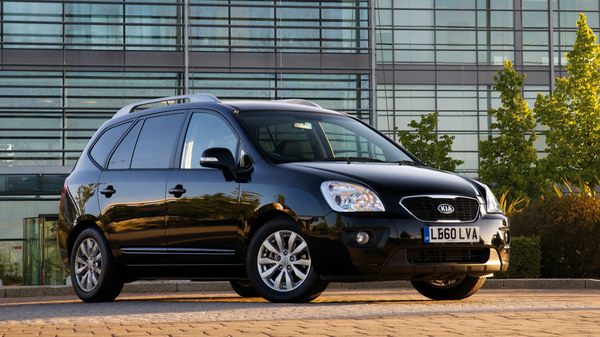 Ngoại thất Kia Carens cũ đời 2011 màu bạc