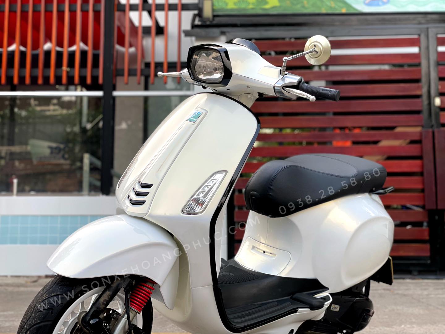 Xe ô tô màu trắng ngọc trai – Quy trình sơn