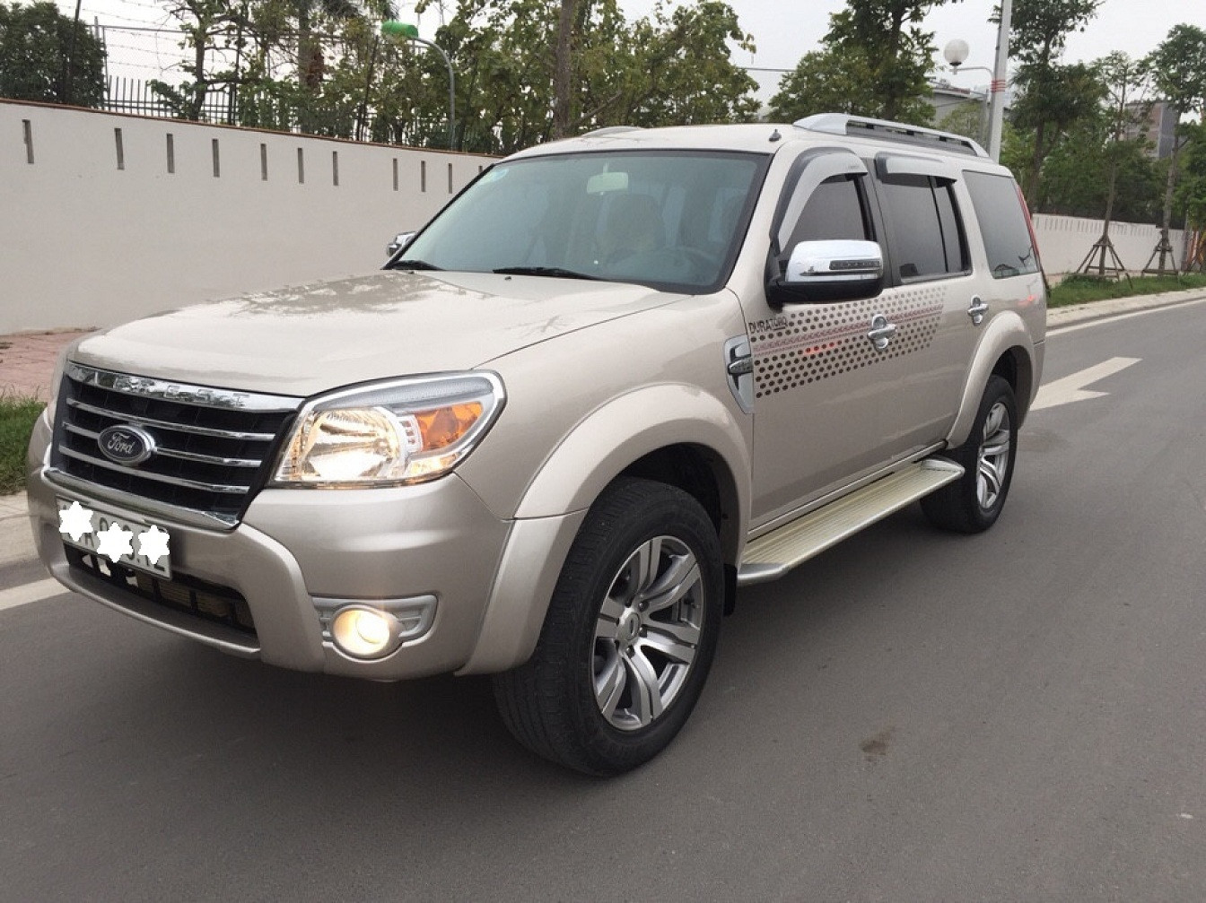 Ford Everest 2007-2008 - xe ô tô 7 chỗ cũ giá 300 triệu