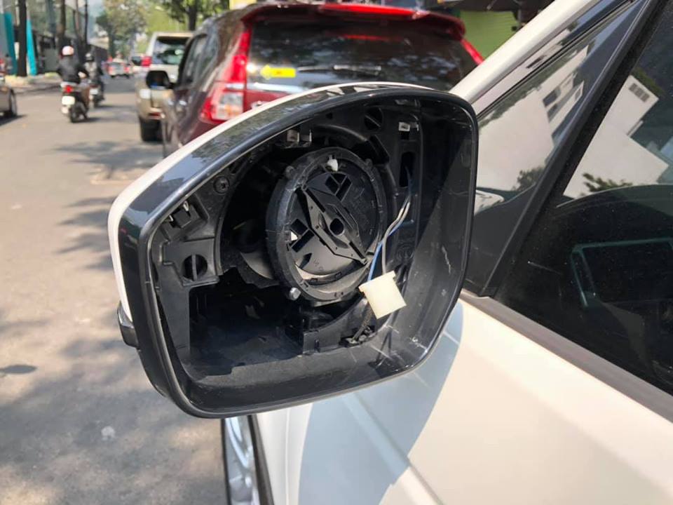 Nối dây cáp bên trong chống trộm gương xe ô tô