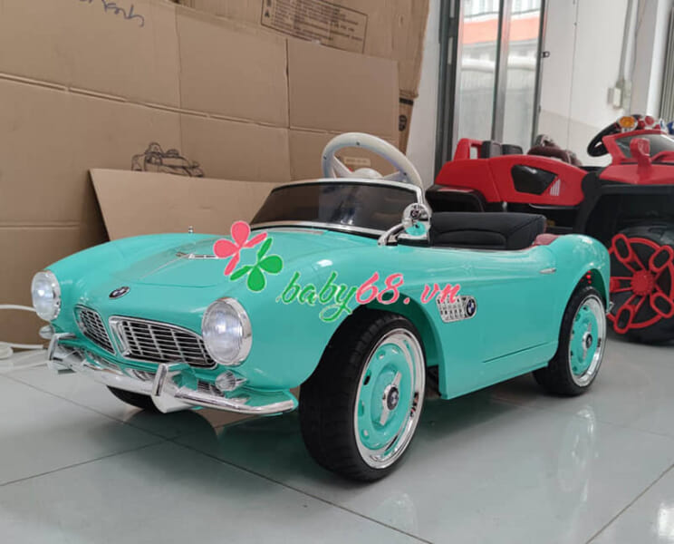 Xe điện trẻ em BMW 507 màu trắng nhìn nghiêng