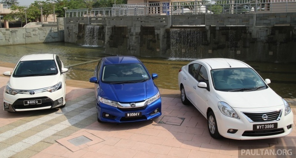 Hình ảnh minh họa các mẫu xe ô tô Thái Lan cũ như Toyota Vios, Honda City và Nissan Almera được đề cập trong kế hoạch hoán cải thành xe điện