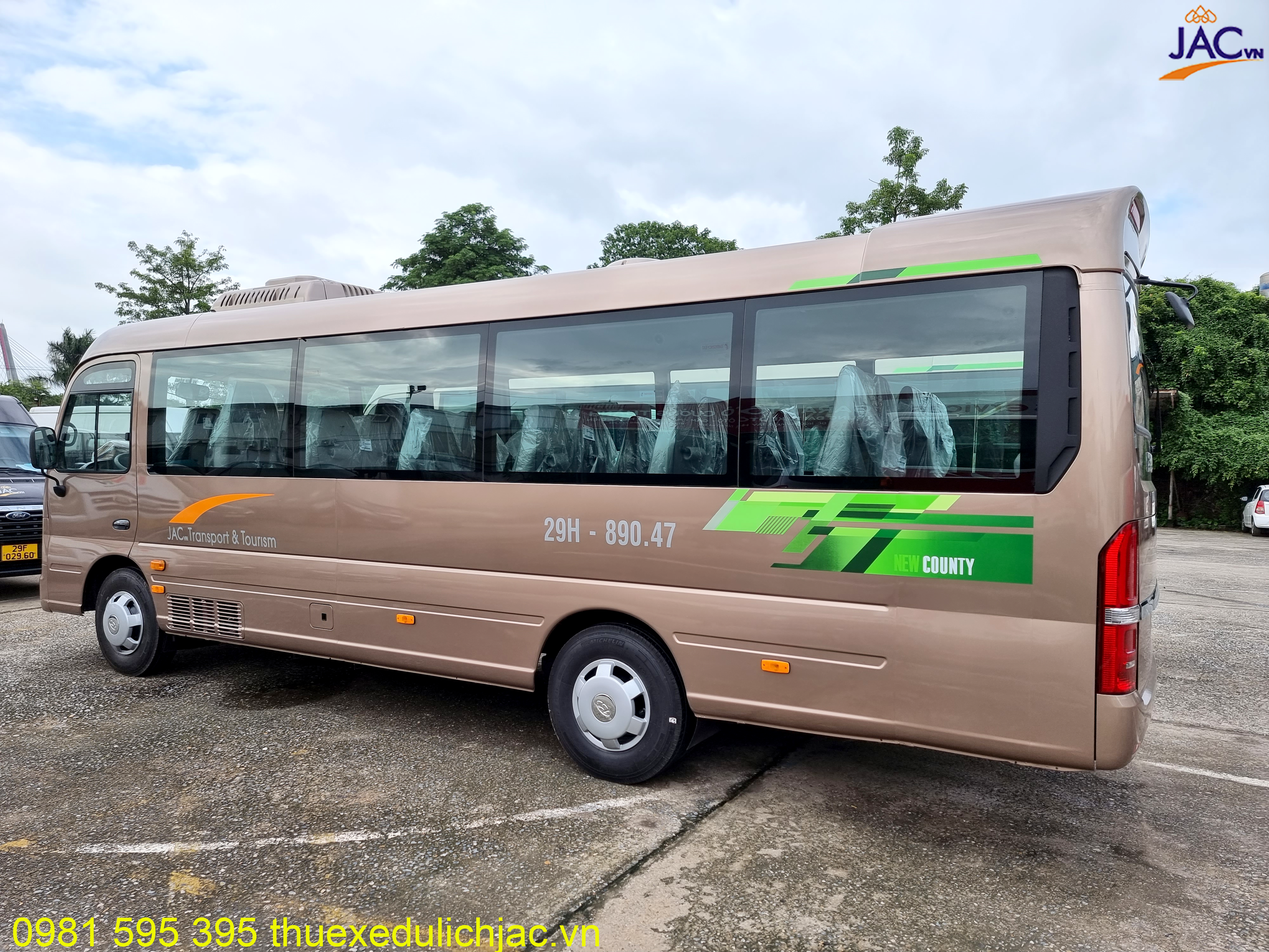 Cận cảnh phần đầu xe ô tô Hyundai County