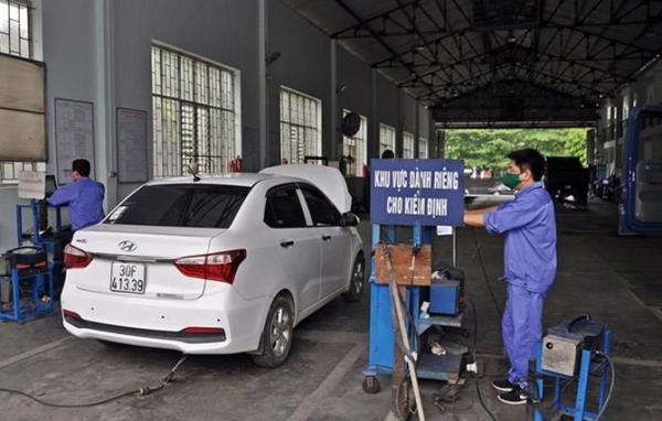Thực hiện quy trình kiểm định tại trung tâm đăng kiểm xe ô tô