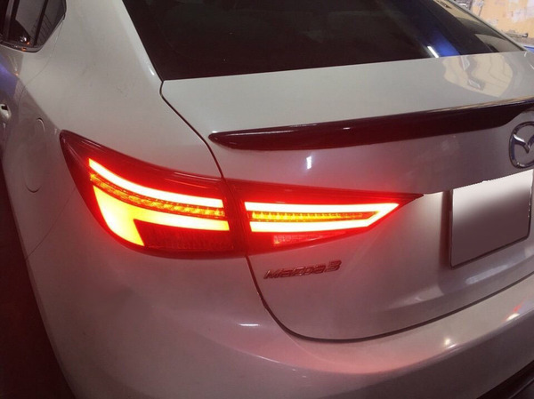 Đèn hậu xe ô tô công nghệ LED hiện đại