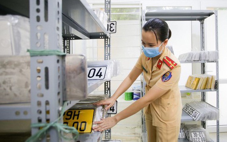 Hình ảnh xe ô tô với biển số đẹp 555.55 minh họa cho việc đấu giá