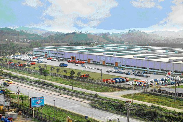 Đoàn xe tải VEAM tập kết tại nhà máy Bỉm Sơn, Thanh Hóa