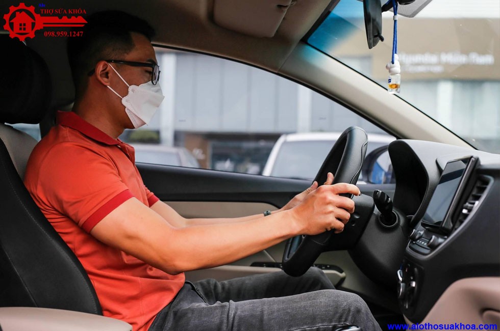 Mơ Lái Xe Ô Tô Đánh Con Gì: Giải Mã Giấc Mơ & Con Số May Mắn