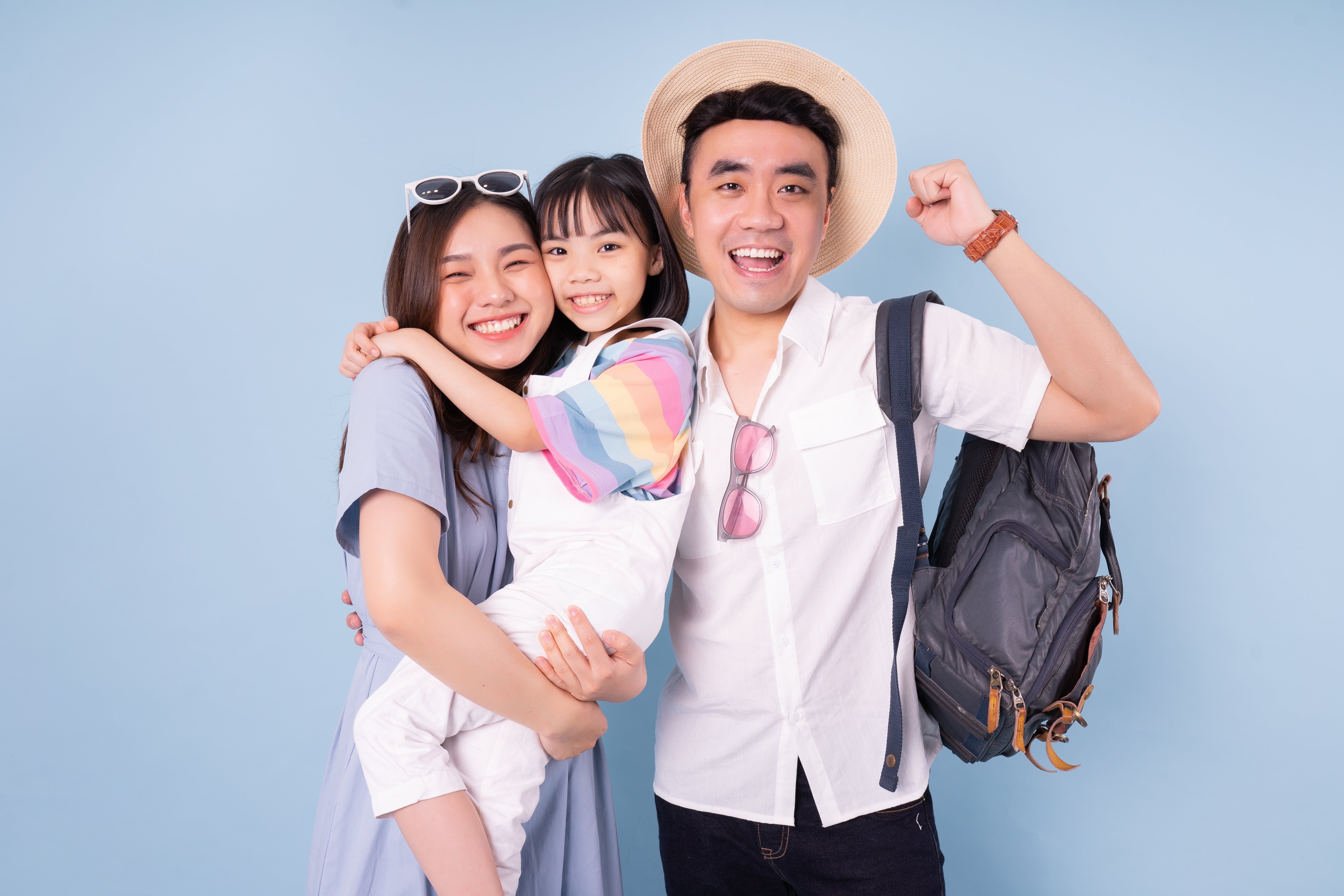 Gia đình sử dụng dịch vụ thuê xe ô tô để đi du lịch thoải mái