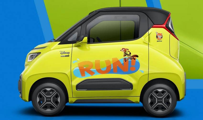 Ảnh studio Wuling Nano EV, nhấn mạnh khả năng trở thành xe điện rẻ nhất thế giới.