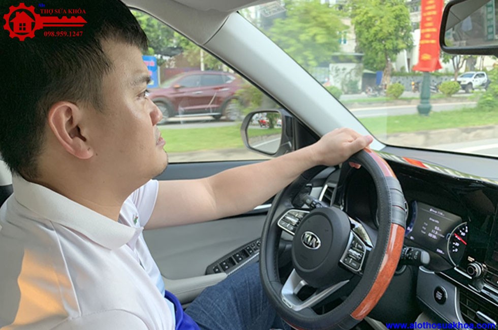 Mơ Lái Xe Ô Tô Đánh Con Gì: Giải Mã Giấc Mơ & Con Số May Mắn