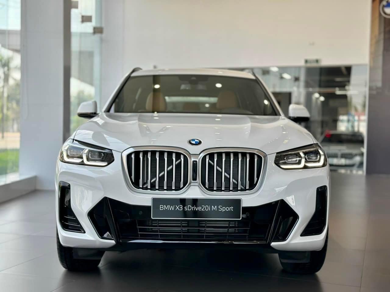 Xe sang BMW X3 sDrive20i giảm giá mạnh trong đợt xả hàng