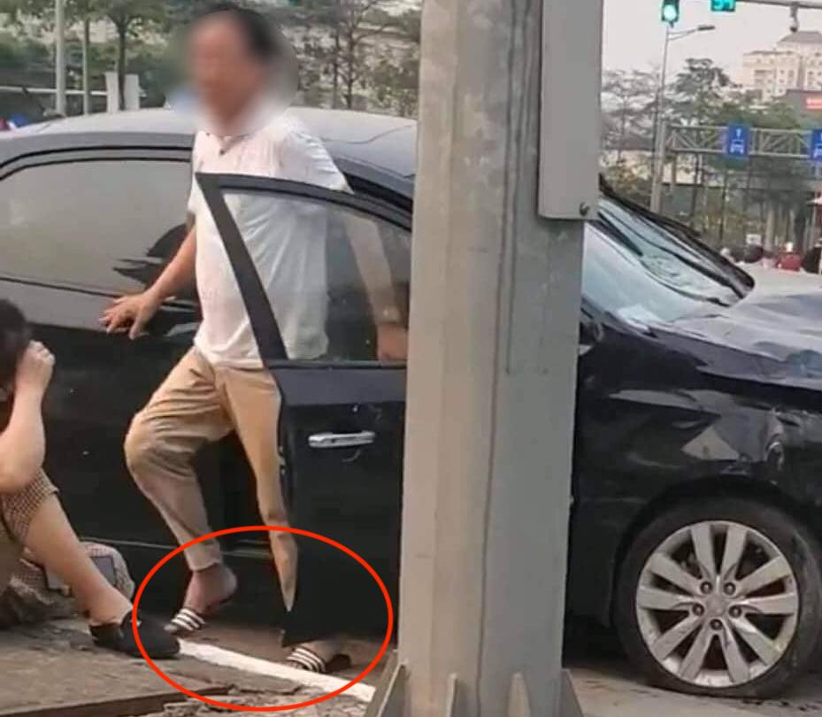 Hiện trường vụ ô tô đâm liên hoàn 17 xe máy tại Hà Nội