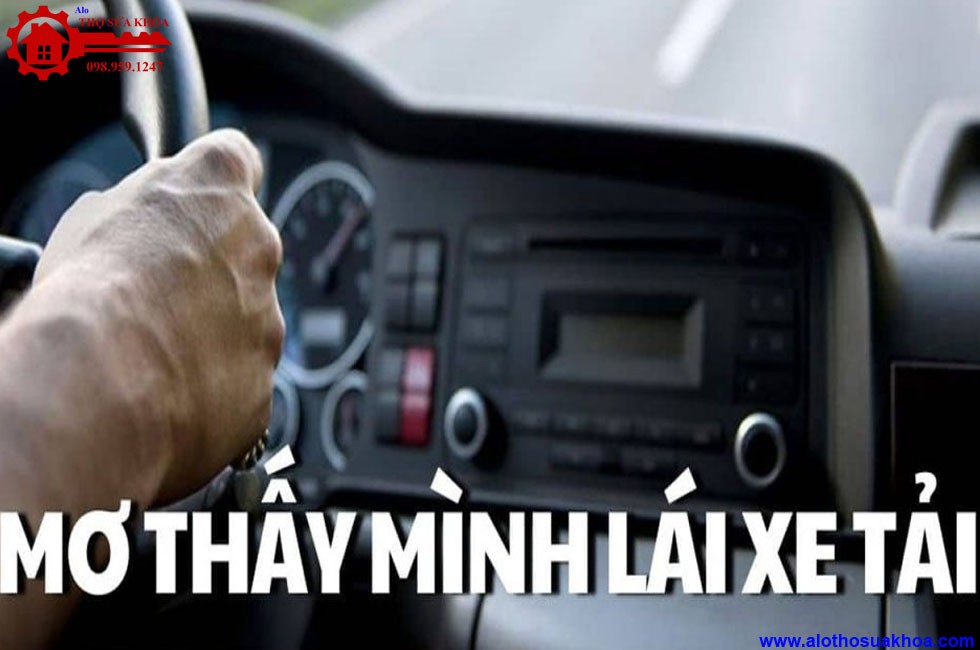 Mơ Lái Xe Ô Tô Đánh Con Gì: Giải Mã Giấc Mơ & Con Số May Mắn