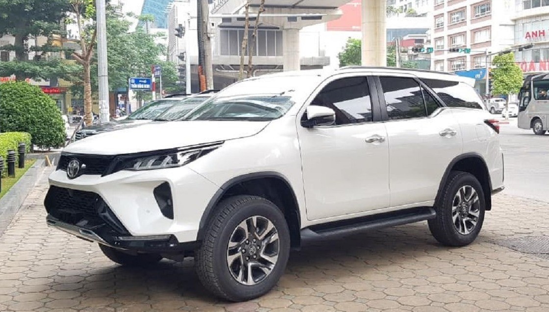 Toyota Fortuner VIN 2022 giảm giá mạnh