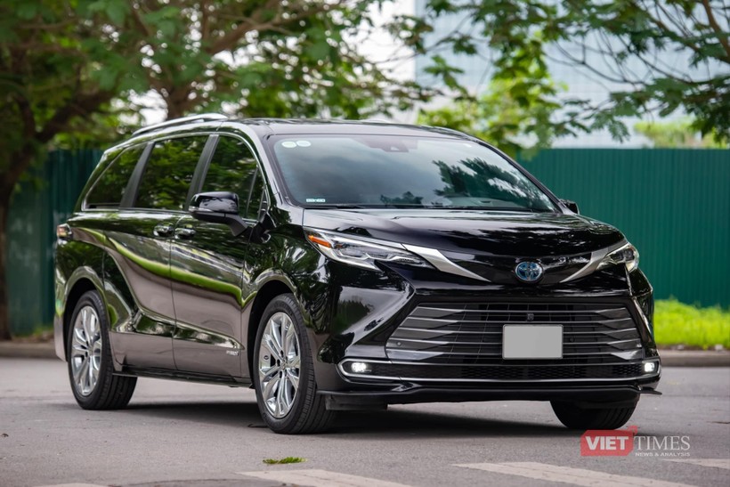 Toyota Sienna hybrid, mẫu MPV gia đình quen thuộc ở Mỹ, khi nhập về Việt Nam với giá đắt trở thành hàng xa xỉ