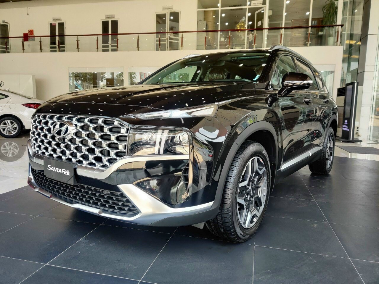 Giá xe Hyundai Santa Fe Hybrid giảm sâu