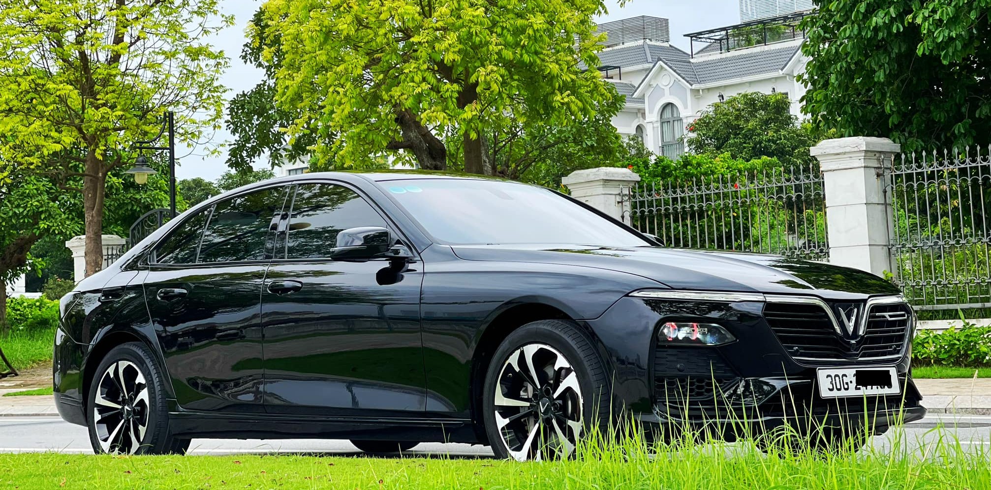 Xe ô tô cũ giảm giá mạnh đáng mua hiện nay