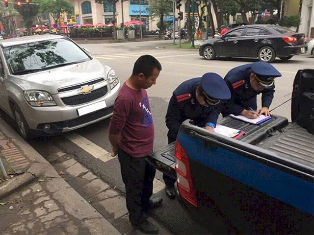 Các hành vi dừng đỗ xe ô tô sai quy định phổ biến
