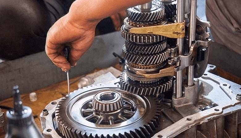 Xe ô tô với cần số sàn