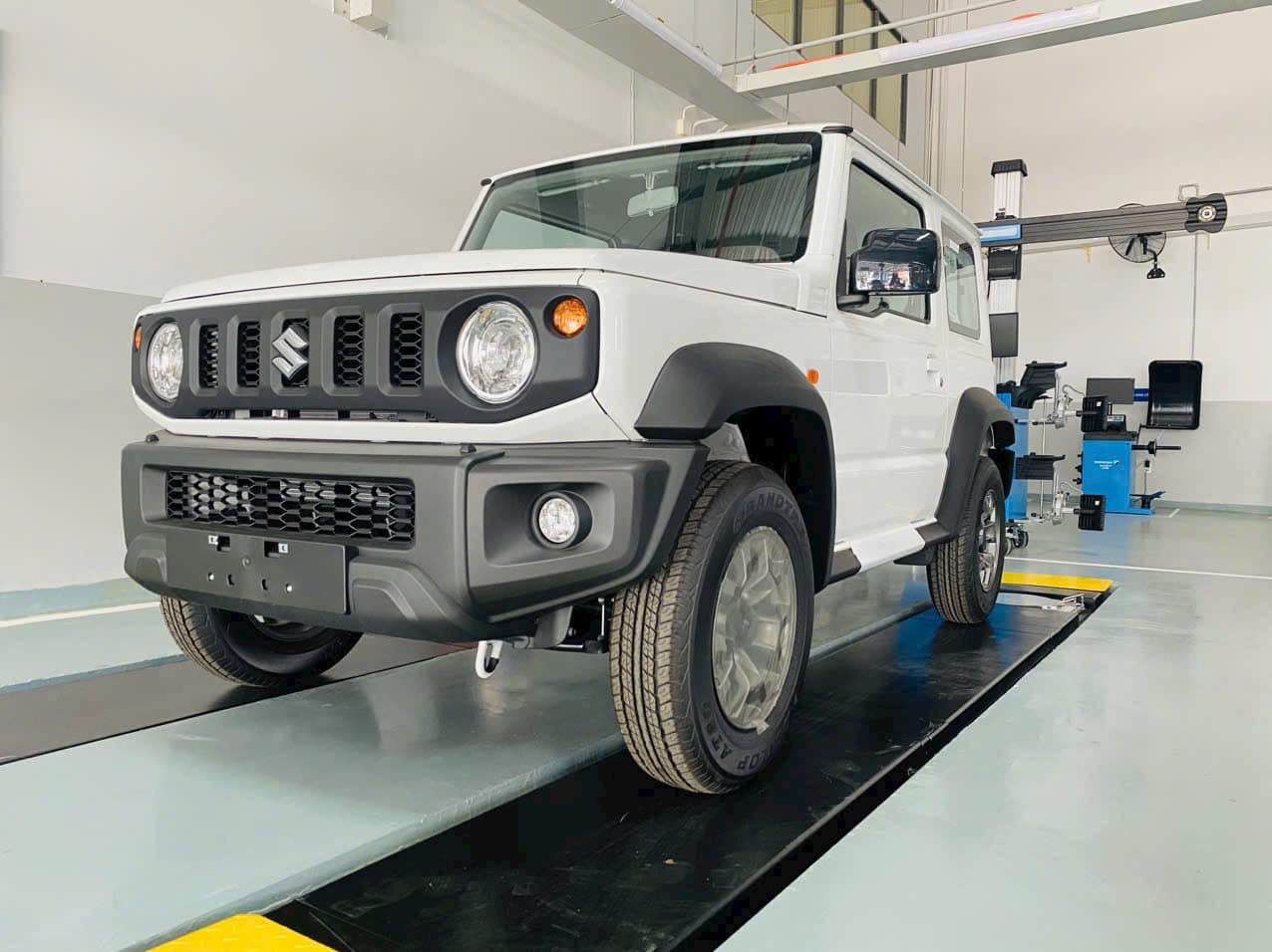 Suzuki Jimny - mẫu xe ô tô mới ra mắt