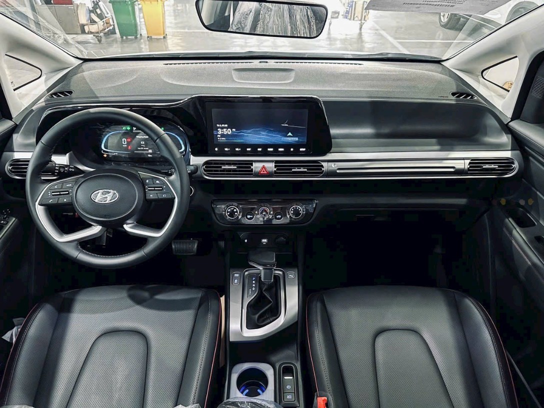 Khoang lái và tiện nghi Hyundai Stargazer X