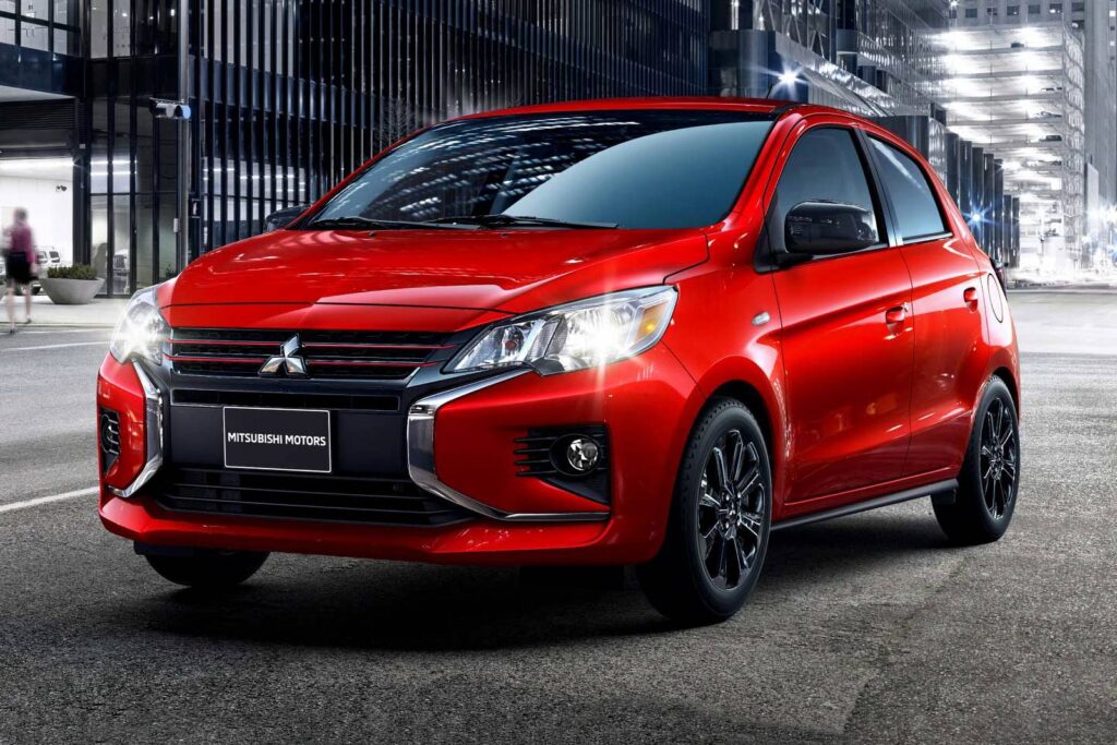 Mitsubishi Mirage đỏ quyến rũ, mẫu xe hạng B nhỏ gọn cho nữ giới