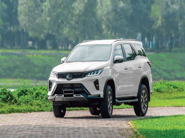 Xe ô tô 7 chỗ Toyota Fortuner