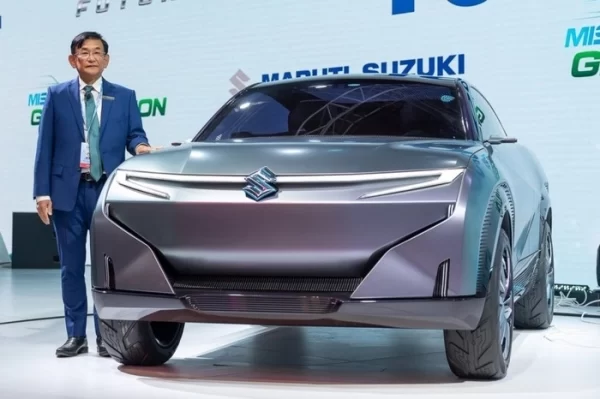 Mặt trước xe ô tô điện Suzuki eVX concept màu bạc