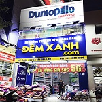 Nội thất xe với đệm gỗ
