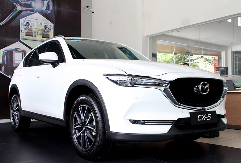 Hình ảnh cận cảnh phần đầu xe Mazda CX-5 phiên bản Premium