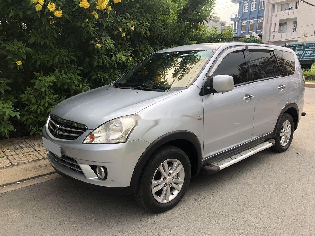 Mitsubishi Zinger 2010-2011 trong tầm giá 300 triệu - xe ô tô 7 chỗ cũ giá 300 triệu