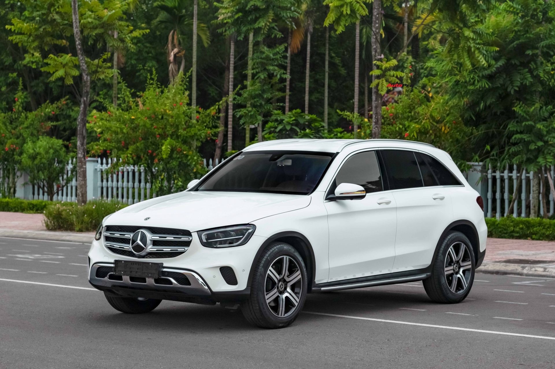 Xe Mercedes-Benz GLC - xe ô tô gầm cao cho nữ hạng sang