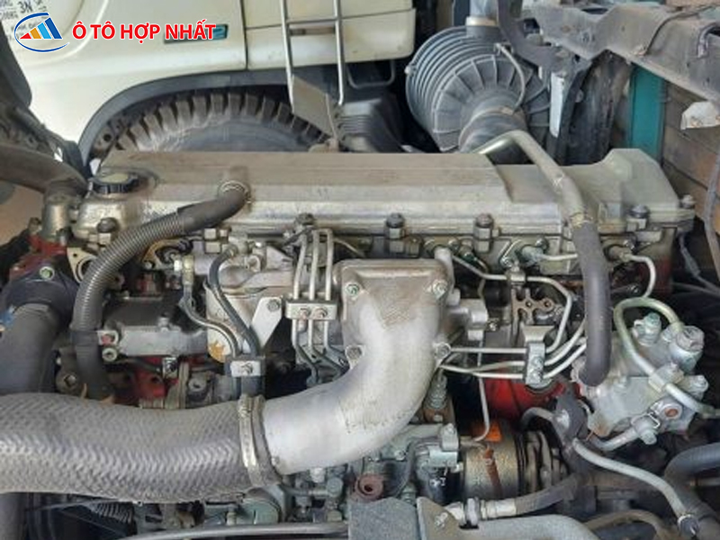 Động cơ mạnh mẽ của ô tô siêu xe tải Hino 8 tấn