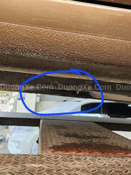 Kiểm tra gầm xe ô tô khi bị sập gầm