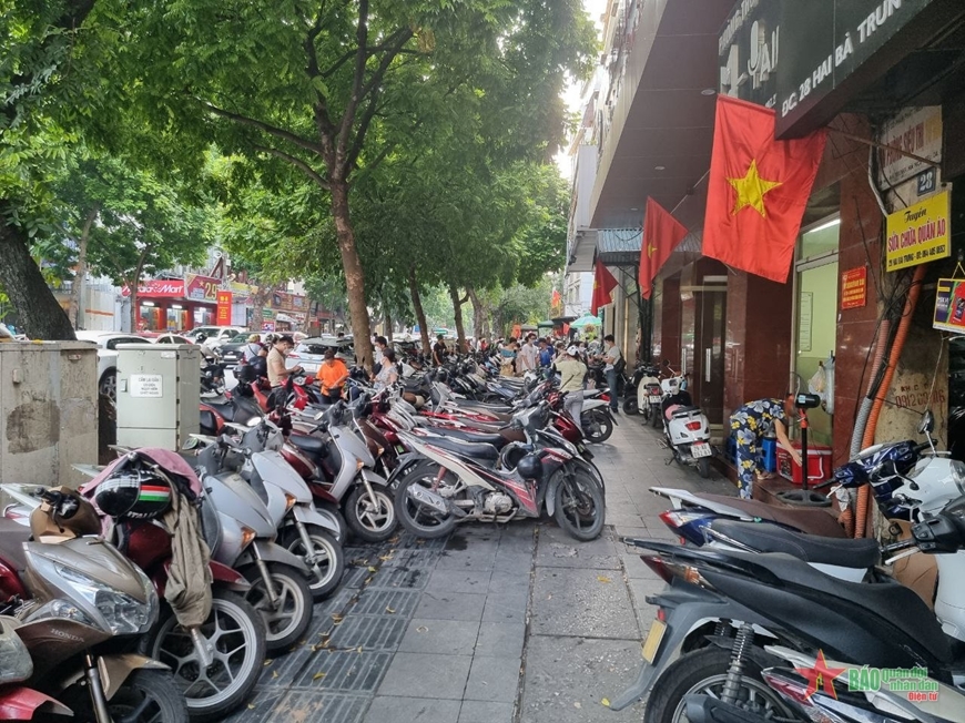 Tổng xe ô tô Hà Nội: Áp lực thiếu bãi đỗ trầm trọng