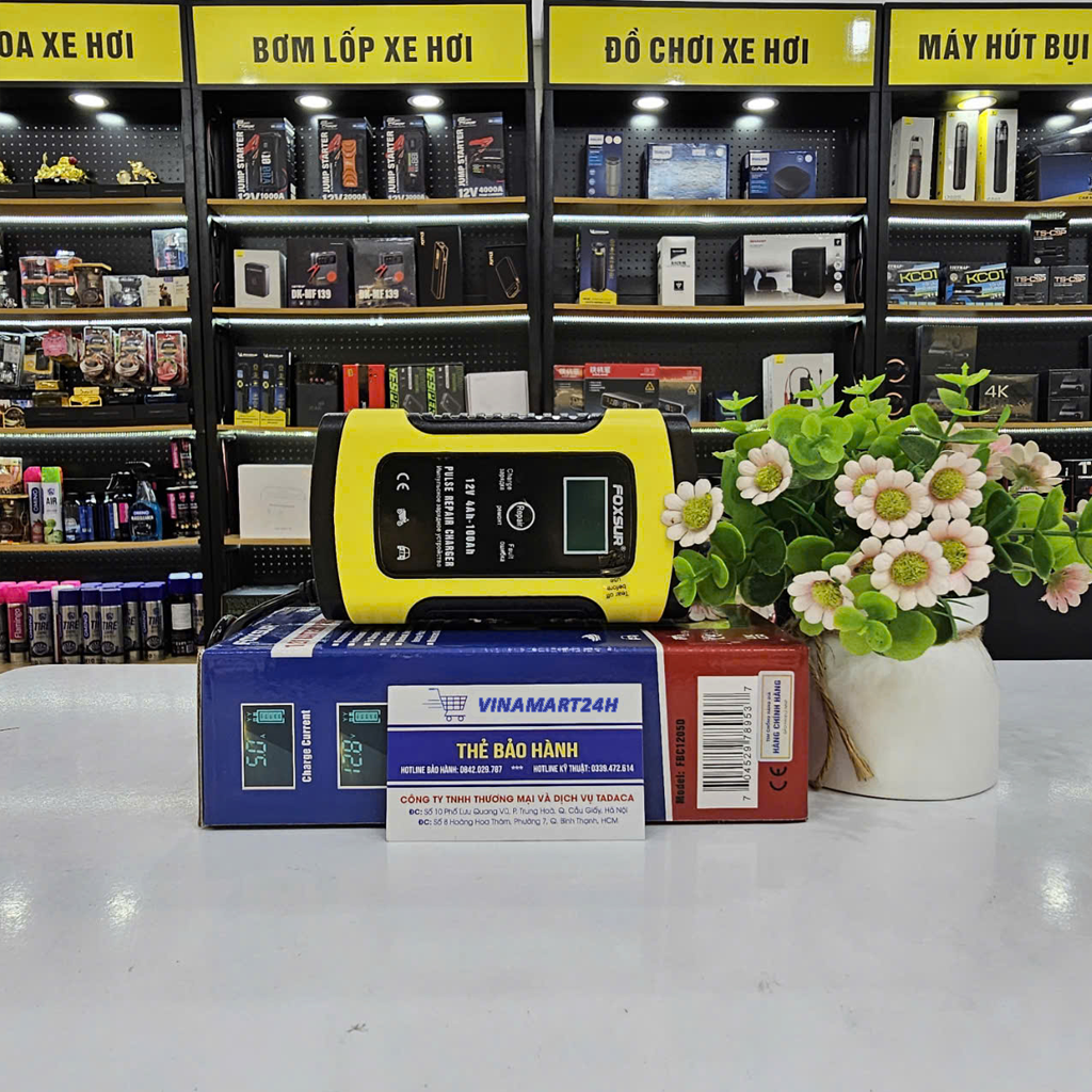 Màn hình hiển thị LCD trên sạc ắc quy Foxsur