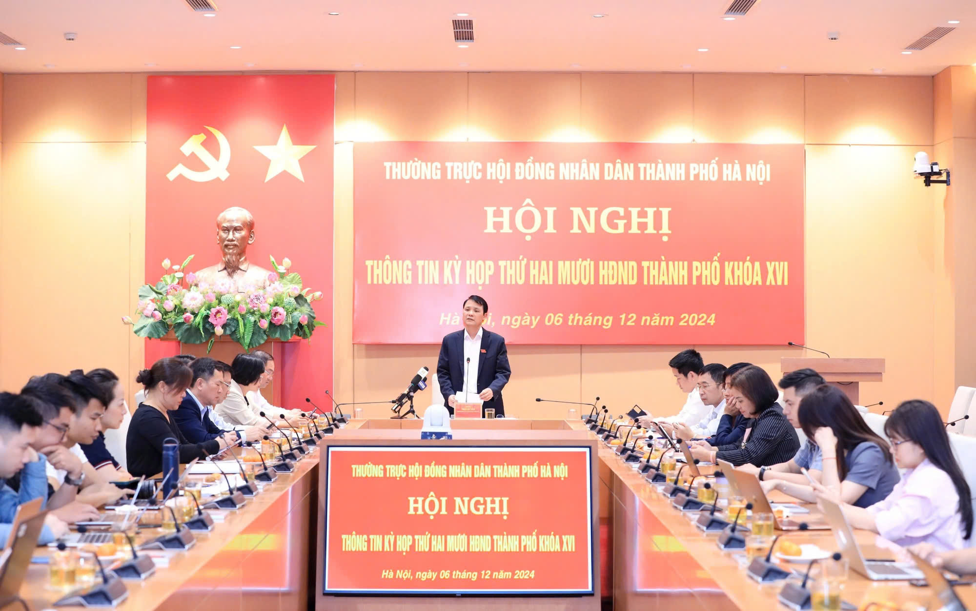 Toàn cảnh hội nghị HĐND TP Hà Nội thảo luận về nghị quyết vùng phát thải thấp