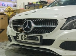 Mặt ca-lăng ô tô độ cho Mercedes C200