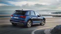 Mặt nạ ca lăng ô tô Audi Q5